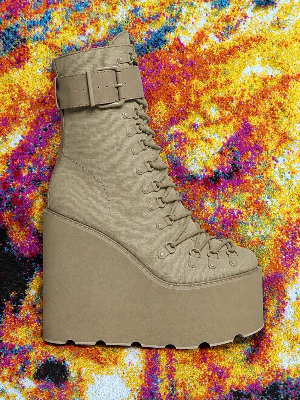 Dollskill Traitor Mega Platform in Beige NIB